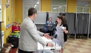 Européennes : ambiance au bureau de vote de Lens 