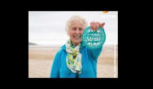 Cette grand-mère a nettoyé 52 plages en un an