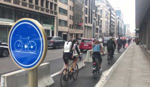 Les pistes cyclables de la rue Belliard à Bruxelles sont fin prêtes