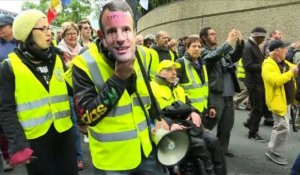 Paris: départ du cortège des "gilets jaunes" à La Défense