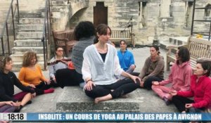 Insolite : un cours de yoga au Palais des Papes à Avignon