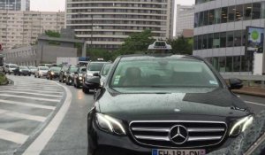 Taxis et auto-écoles mobilisés: opération escargot à Paris