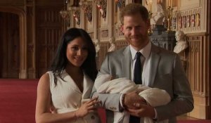 Le prince Harry et Meghan présentent "baby Sussex"