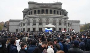 Erevan: des milliers de manifestants protestent contre le gouvernement