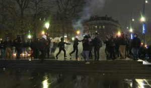 Manifestation "Sécurité globale": Tensions place de la République à Paris