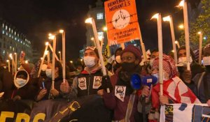 Manifestation aux flambeaux à Paris pour la régularisation des sans-papiers