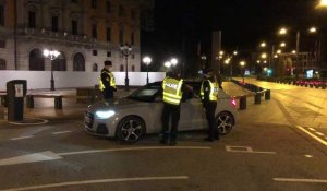 La police contrôle le respect du couvre-feu à 20h, le 30 décembre 2020 à Annecy