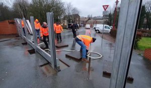 Bruay-la-Buissière : face au risque d'inondations, les bâtardeaux de la rue Lamendin installés