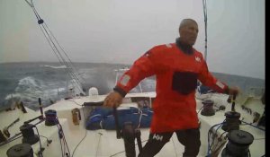 VIDEO. Vendée Globe. Le slam lunaire de Sébastien Destremau au milieu de l'Océan