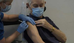 Danemark: première inoculation du vaccin Moderna