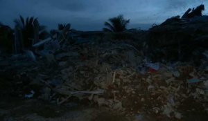 Séisme en Indonésie: la nuit tombe sur les décombres d'un hôpital de l'île de Célèbes