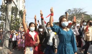 Près de mille manifestants défilent à Rangoun contre le coup d'Etat