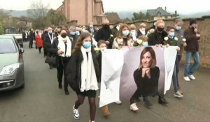 "Tueur de DRH": plusieurs centaines de personnes pour une marche blanche en hommage à Estelle