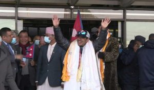 Les héros népalais du K2 accueillis triomphalement à Katmandou
