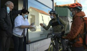 A Clermont-Ferrand, des livreurs à vélo bénévoles pour rompre l'isolement des plus fragiles