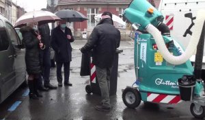 Caudry : démonstration du Glouton, aspirateur électrique dédié à la propreté urbaine
