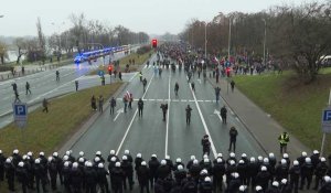 Pologne: une manifestation antigouvernementale commémore l'instauration de la loi martiale par le parti communiste en 1981