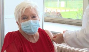 "C'est une question de vie": Line Renaud se fait ambassadrice du vaccin contre le Covid