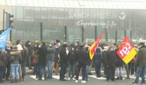 Sanofi: rassemblement de salariés devant le site de Marcy-l'Etoile