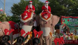 Des éléphants au milieu des enfants à Noël en Thaïlande, une tradition qui fait polémique