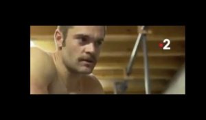 Un pêcheur torse nu sur France 2, affole les internautes (vidéo)