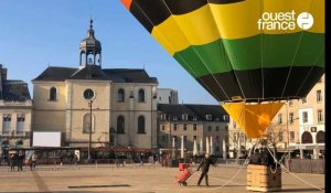 Une montgolfière place de la République au Mans