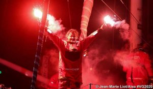 Voile : Yannick Bestaven remporte le Vendée Globe après une nuit de folie
