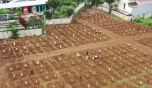Indonésie: le cap du million de cas de Covid dépassé, les cimetières saturés