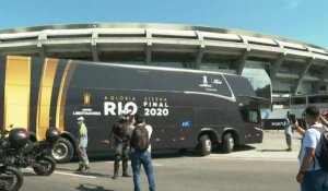Santos et Palmeiras arrivent au stade Maracana pour la finale de la Copa Libertadores