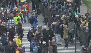 Retraites: la manifestation parisienne arrive en fin de parcours