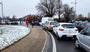 Au rond-point de Jardiland à Calais, les blocages se poursuivent le 8 mars