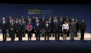 Photo de famille des ministres de la Défense de l'UE réunis à Stockholm