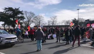VIDEO. Grève du 7 mars : le cortège saumurois anti-réforme des retraites dévié par une poignée de perturbateurs 