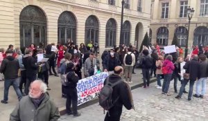 Rassemblement devant la sous-préfecture de Reims contre les violences policières