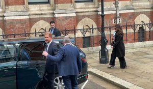 Images du Prince Harry montant dans une voiture à sa sortie de la Haute-Cour de Londres (2)