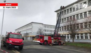 VIDÉO. Une partie du toit d’un bâtiment du lycée Jules Lesven, à Brest, menace de s’envoler