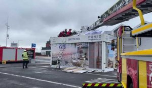 Dunkerque : à cause du vent un panneau publicitaire menace de s'effondrer