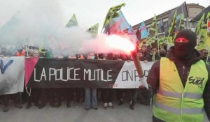 Retraites: les cheminots en grève manifestent à Gare de Lyon à Paris