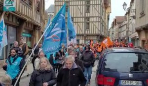 Manifestation à Troyes ce 28 mars; Manifestation à Troyes le 28-03; Manif devant Claudel 28-03