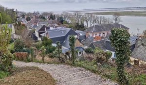 L'émotion pour les familles des marins péris en mer, une stèle leur rend hommage à Saint-Valery-sur-Somme (80).