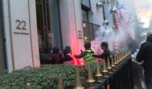 Retraites: des grévistes envahissent quelques minutes le siège de LVMH à Paris