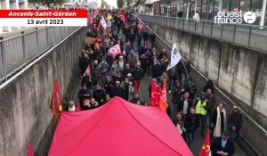 VIDÉO. Le cortège de manifestants se dirige vers le pont d’Ancenis
