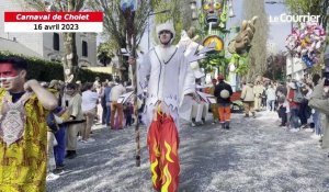 VIDÉO. Une marée humaine accompagne les chars du carnaval de Cholet