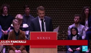 Emmanuel Macron interrompu par des manifestants au début d'un discours à La Haye