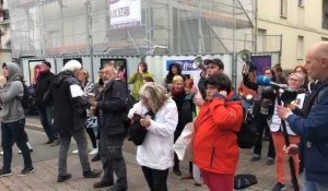 VIDEO. Quelques manifestants dans les rues du Mans pour l'arrivée d'Édouard Philippe