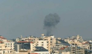 Colonnes de fumée au dessus de la bande de Gaza après de nouvelles frappes israéliennes