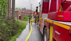 Aire-sur-la-Lys : les sapeurs-pompiers en pleine action sur un feu d'habitation
