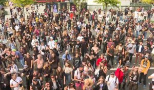 Techno Parade: les premiers danseurs se réunissent place de la Bastille