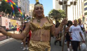 Brésil: des milliers de participants à la parade des fiertés de Sao Paulo