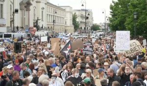 Varsovie : manifestation contre la loi sur l’avortement après la mort d’une femme enceinte